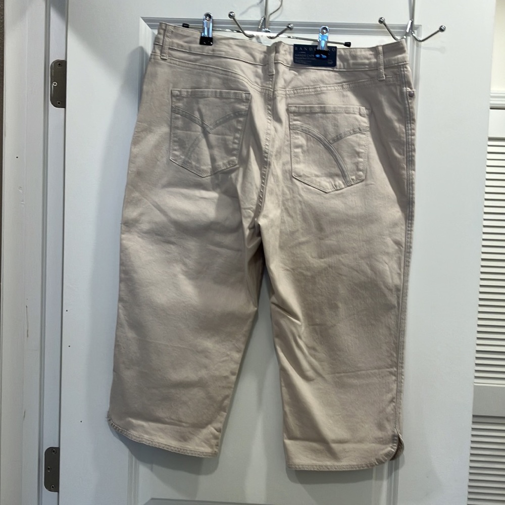 NWT BANDOLINO 16 P CREAM CAPRIS - Picture 8 of 8